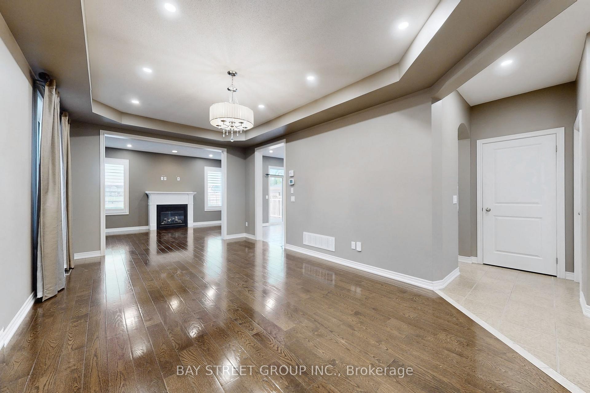 Photo 3 of 62 Whittington Drive, Hamilton, Meadowlands — HOMEH