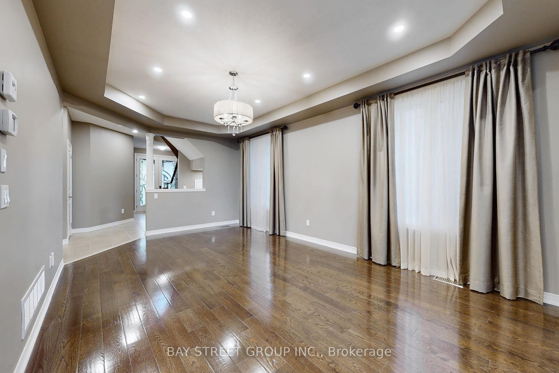 Photo 4 of 62 Whittington Drive, Hamilton, Meadowlands — HOMEH