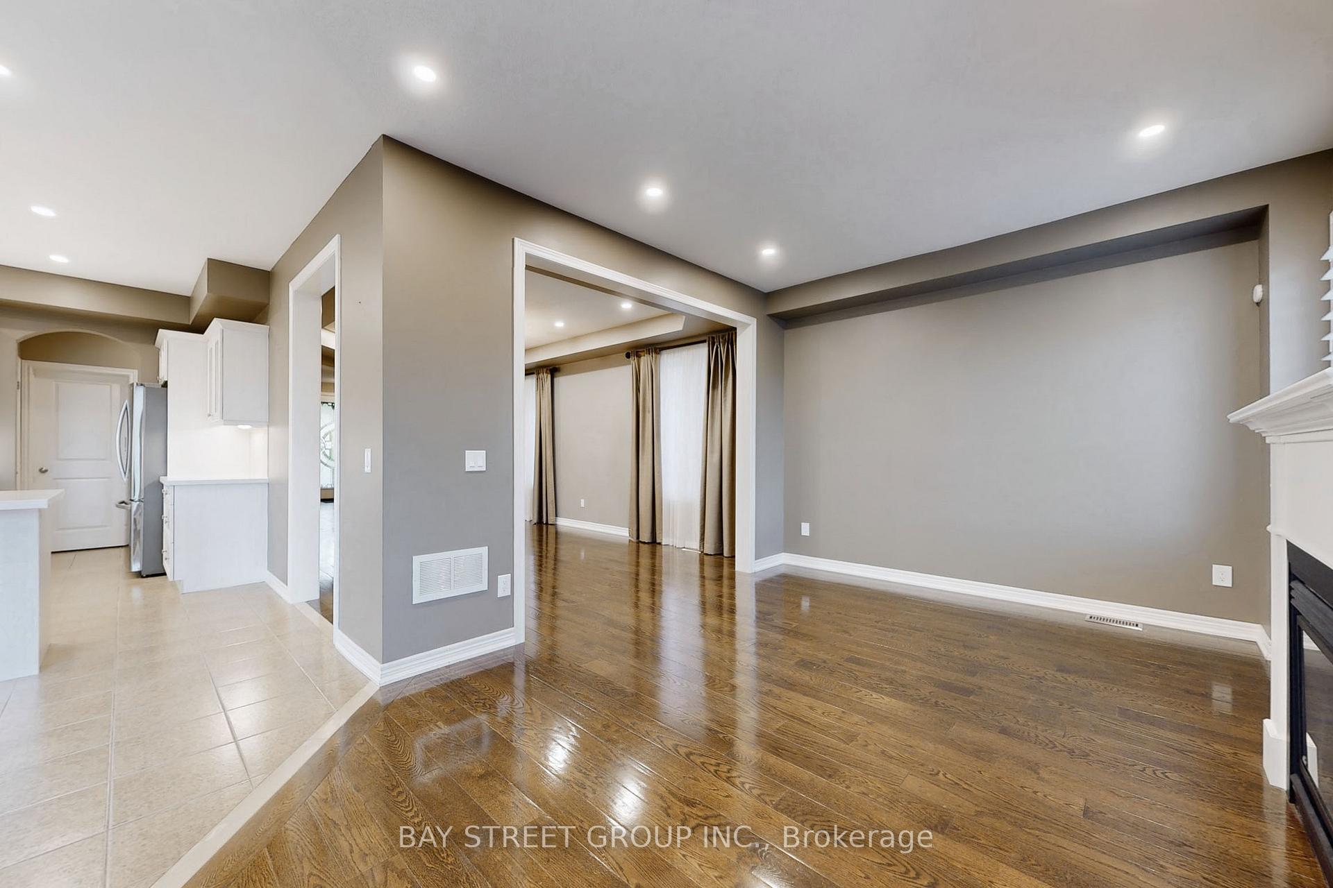 Photo 7 of 62 Whittington Drive, Hamilton, Meadowlands — HOMEH