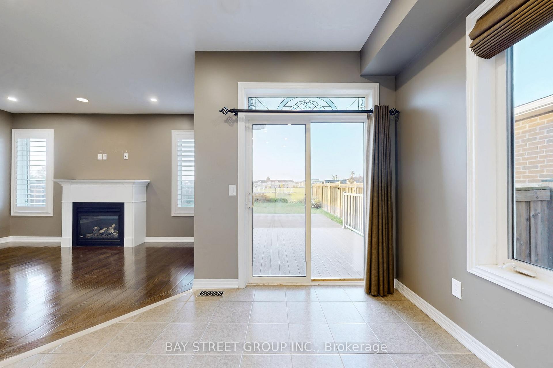 Photo 11 of 62 Whittington Drive, Hamilton, Meadowlands — HOMEH