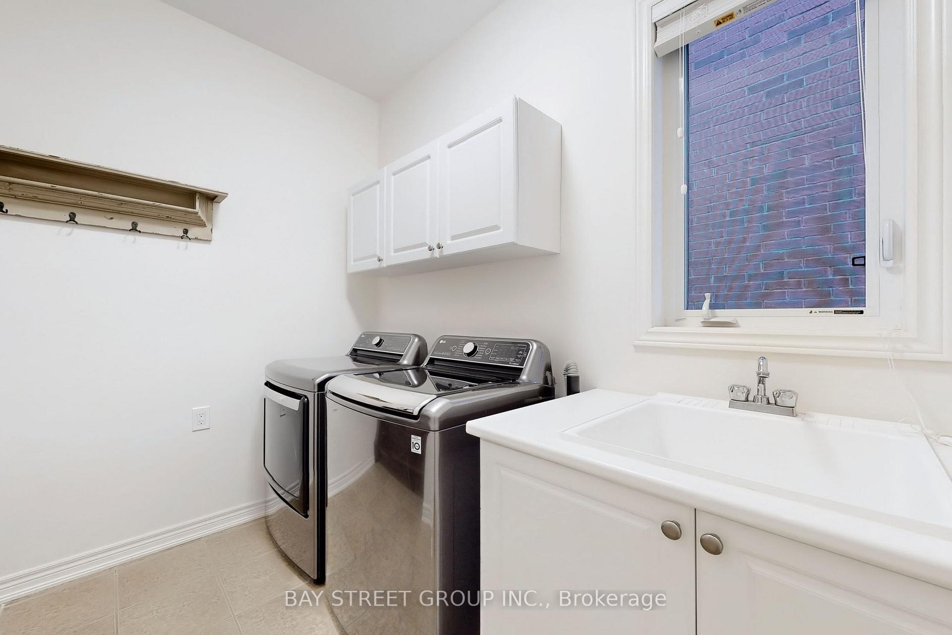 Photo 12 of 62 Whittington Drive, Hamilton, Meadowlands — HOMEH