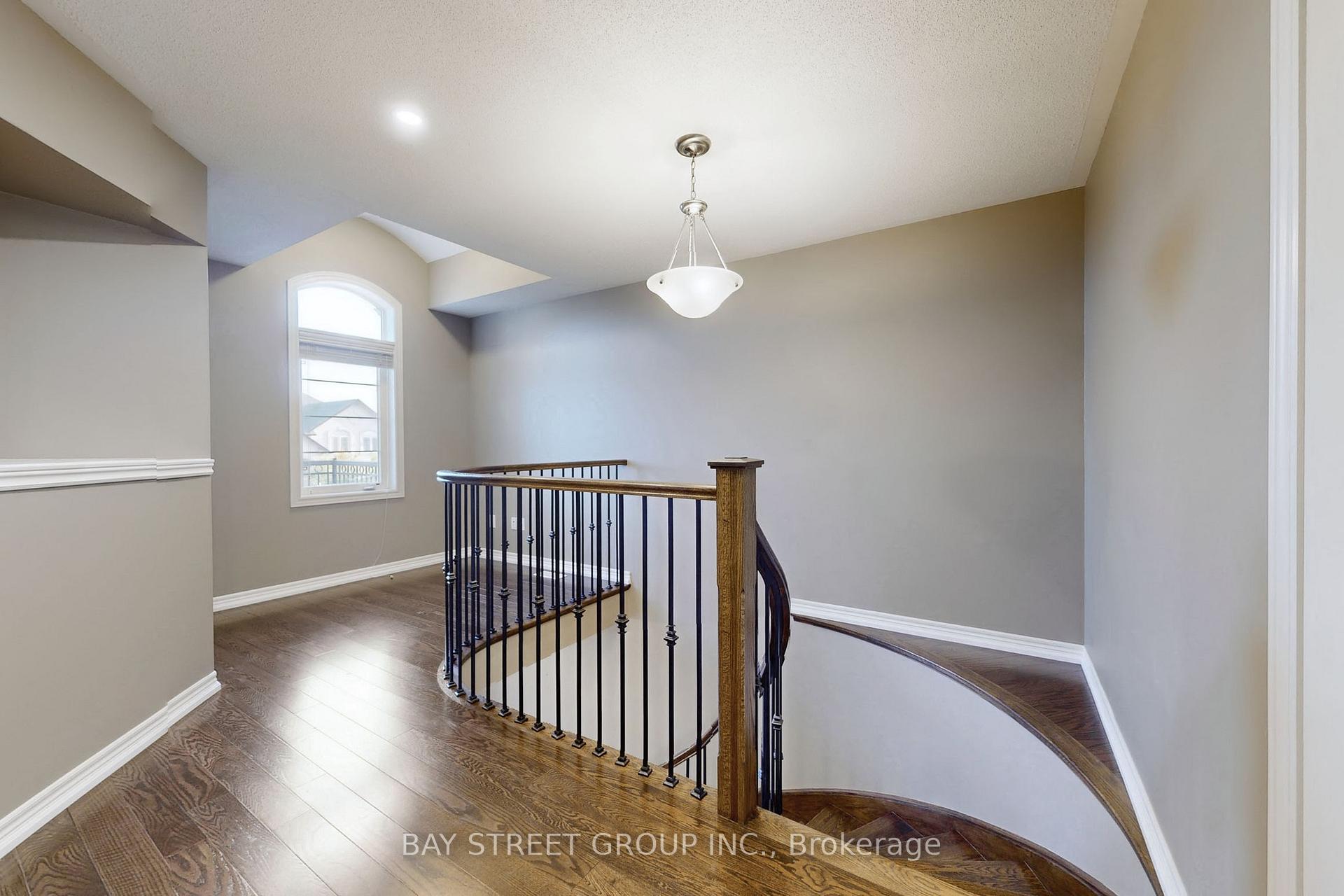Photo 15 of 62 Whittington Drive, Hamilton, Meadowlands — HOMEH