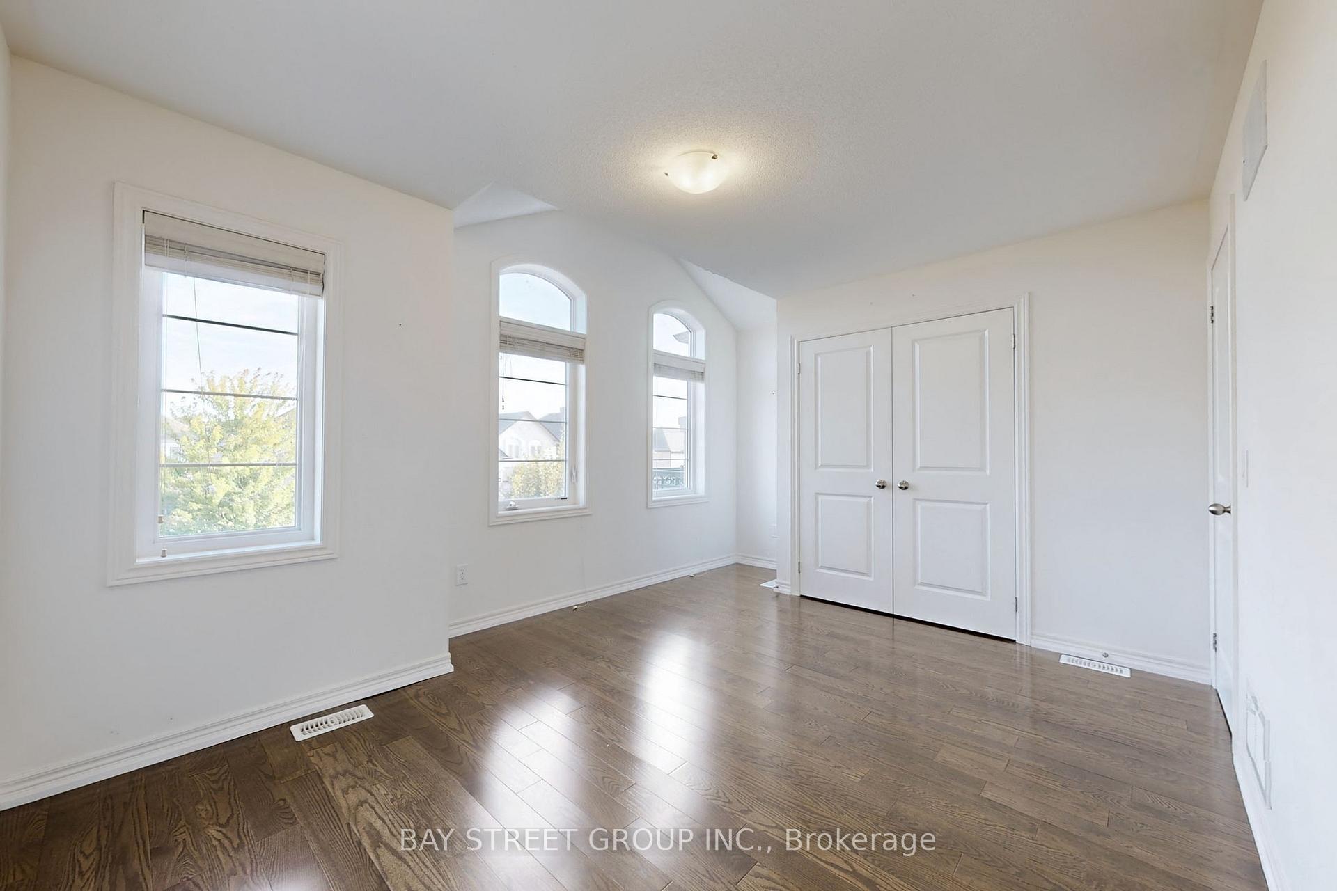 Photo 17 of 62 Whittington Drive, Hamilton, Meadowlands — HOMEH