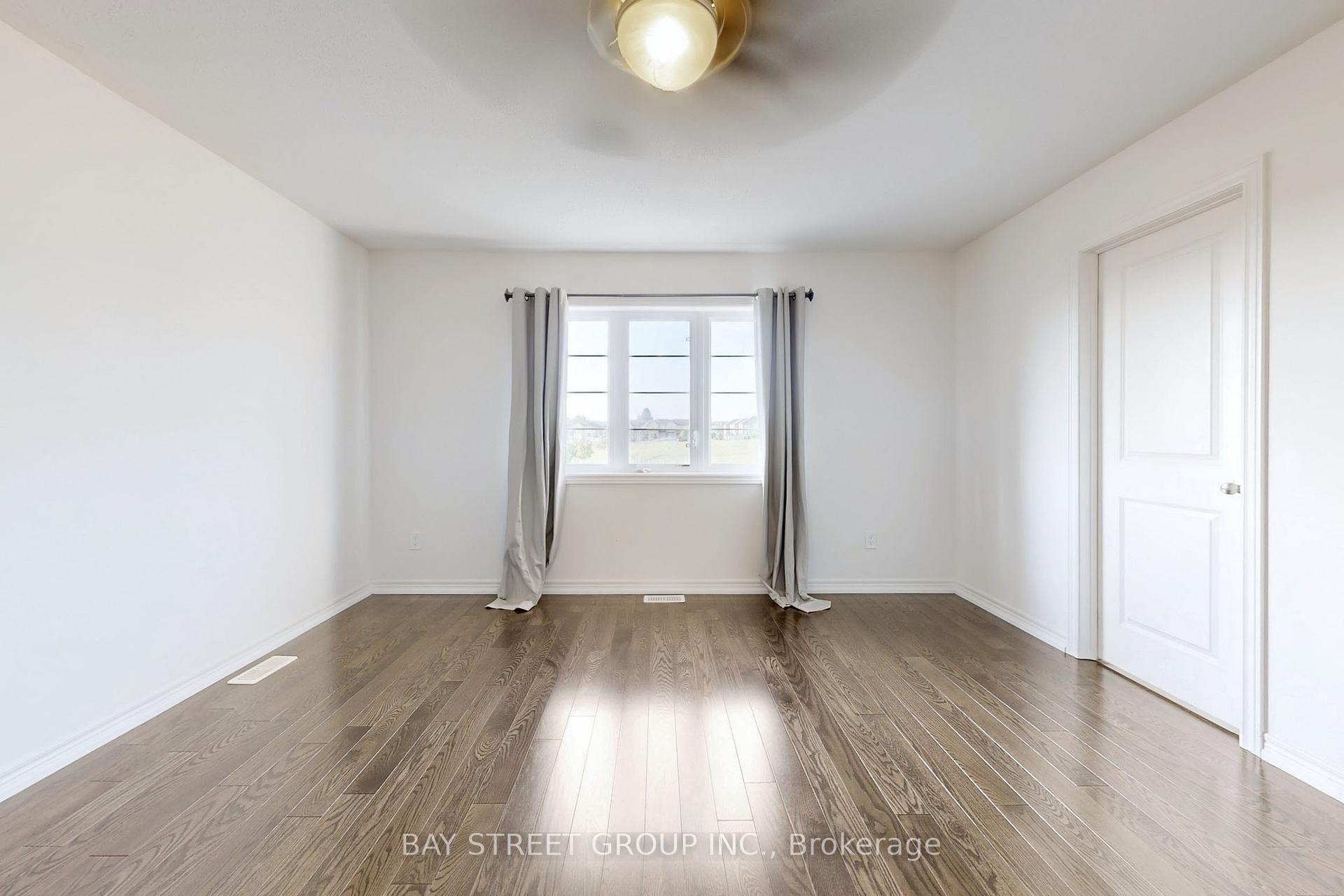 Photo 23 of 62 Whittington Drive, Hamilton, Meadowlands — HOMEH