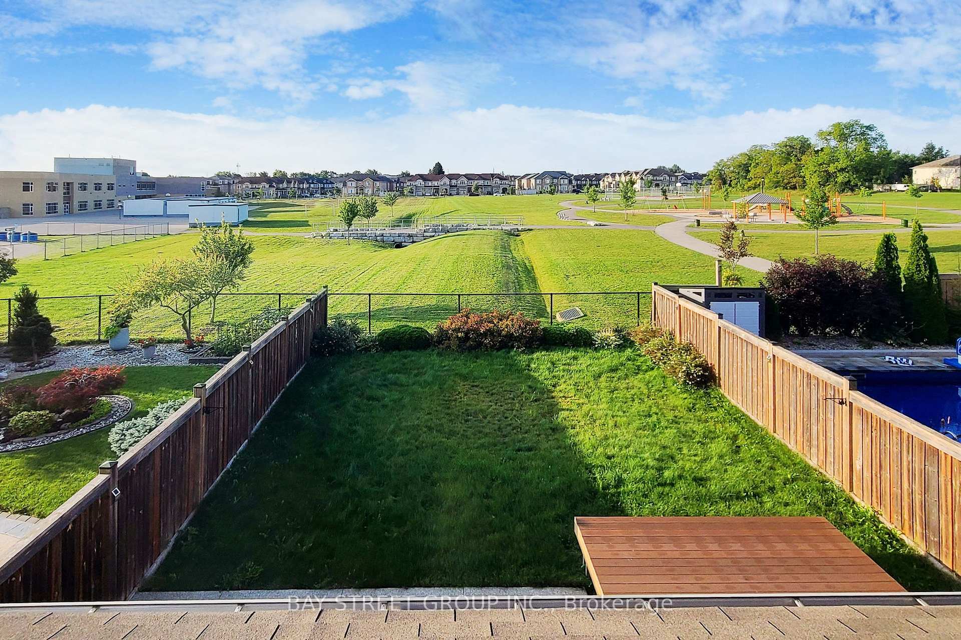 Photo 26 of 62 Whittington Drive, Hamilton, Meadowlands — HOMEH