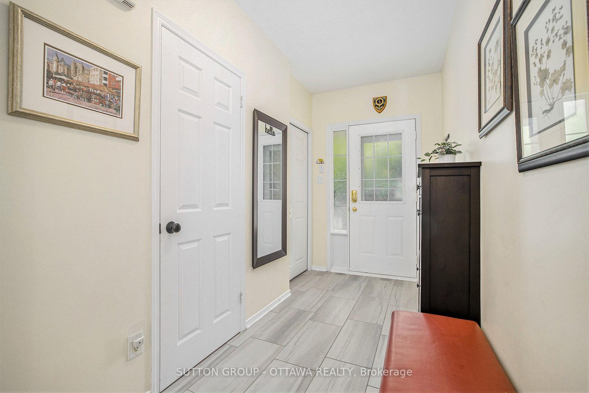 Photo 4 of 31 Gray Crescent, Ottawa, Kanata - Beaverbrook — HOMEH
