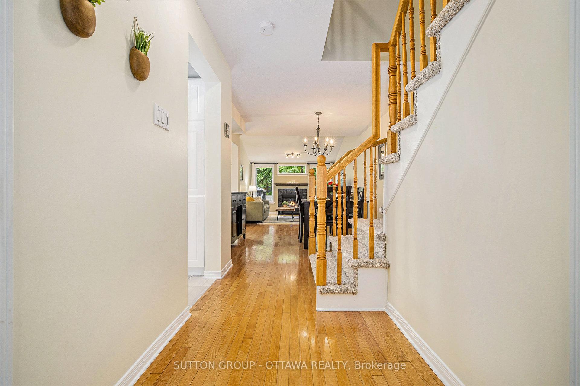 Photo 5 of 31 Gray Crescent, Ottawa, Kanata - Beaverbrook — HOMEH
