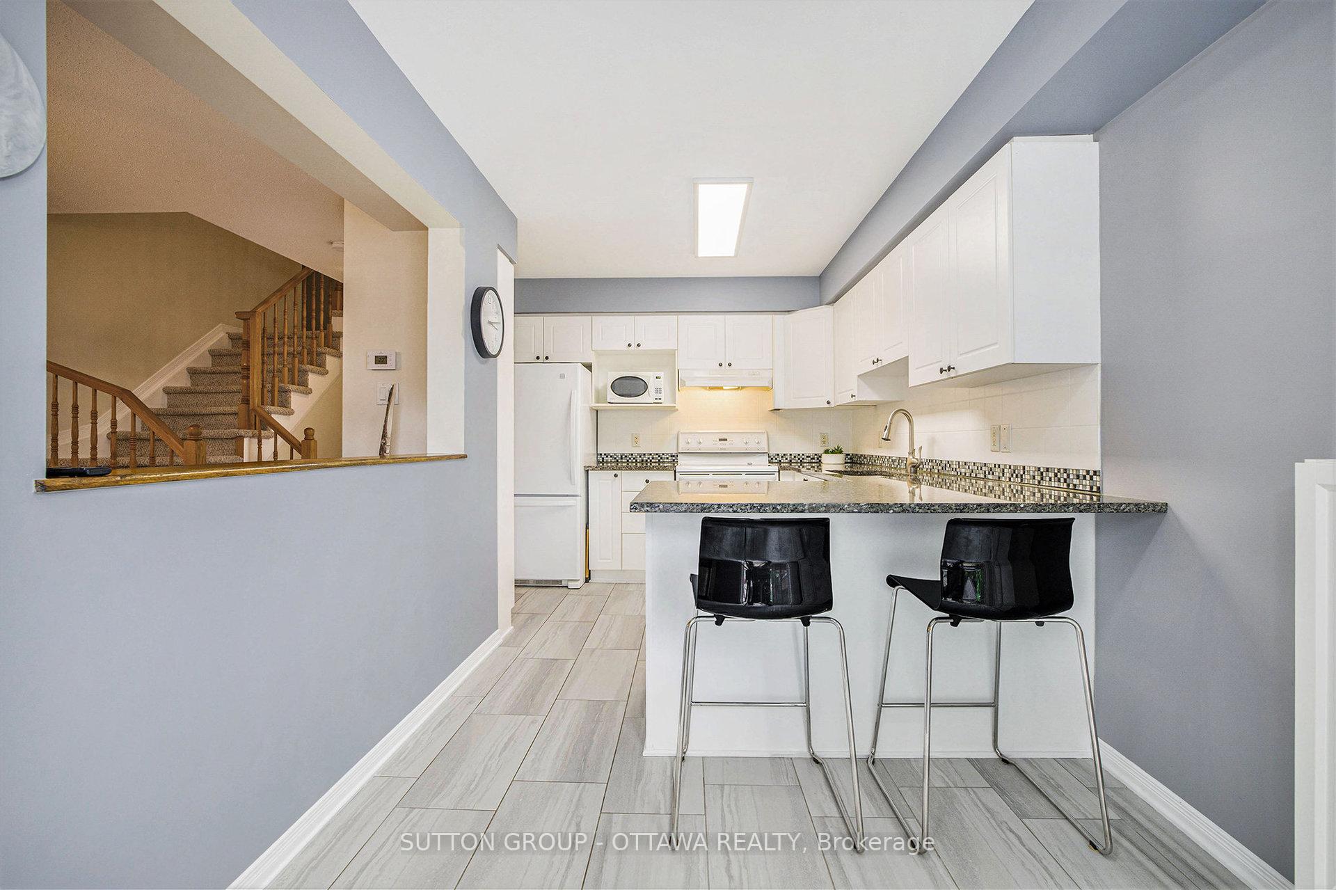 Photo 15 of 31 Gray Crescent, Ottawa, Kanata - Beaverbrook — HOMEH