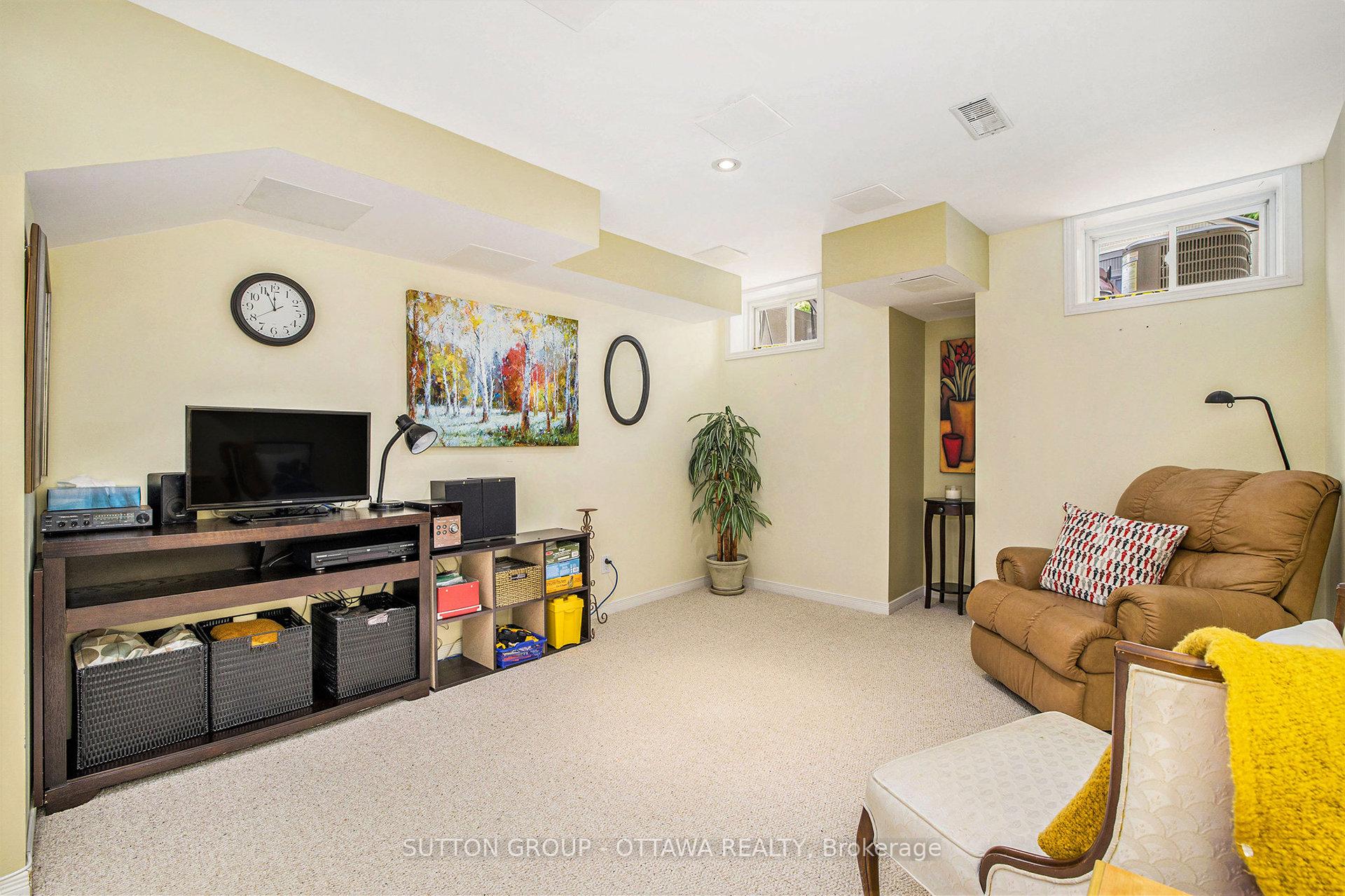 Photo 29 of 31 Gray Crescent, Ottawa, Kanata - Beaverbrook — HOMEH