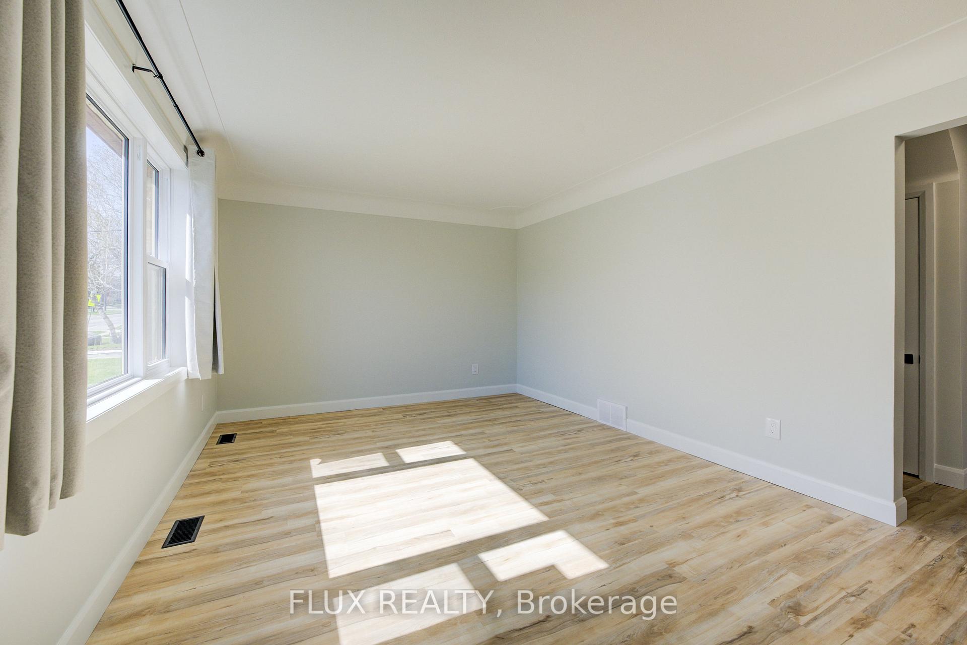 Photo 2 of 320 Highland Road E, Kitchener — HOMEH