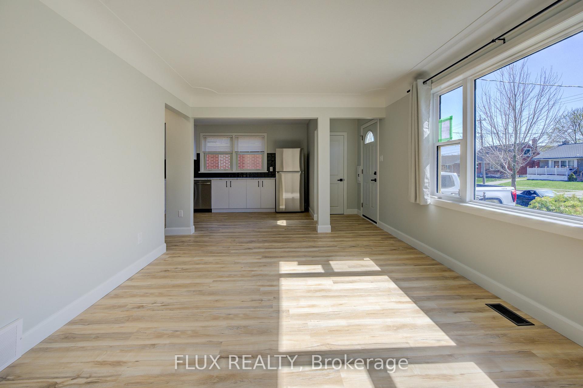 Photo 4 of 320 Highland Road E, Kitchener — HOMEH