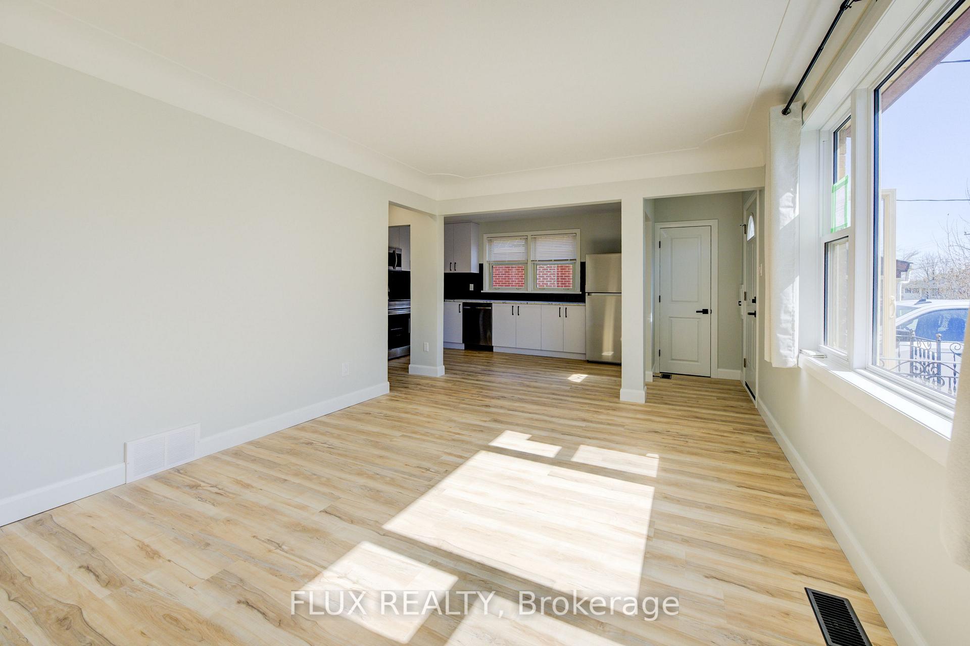 Photo 5 of 320 Highland Road E, Kitchener — HOMEH
