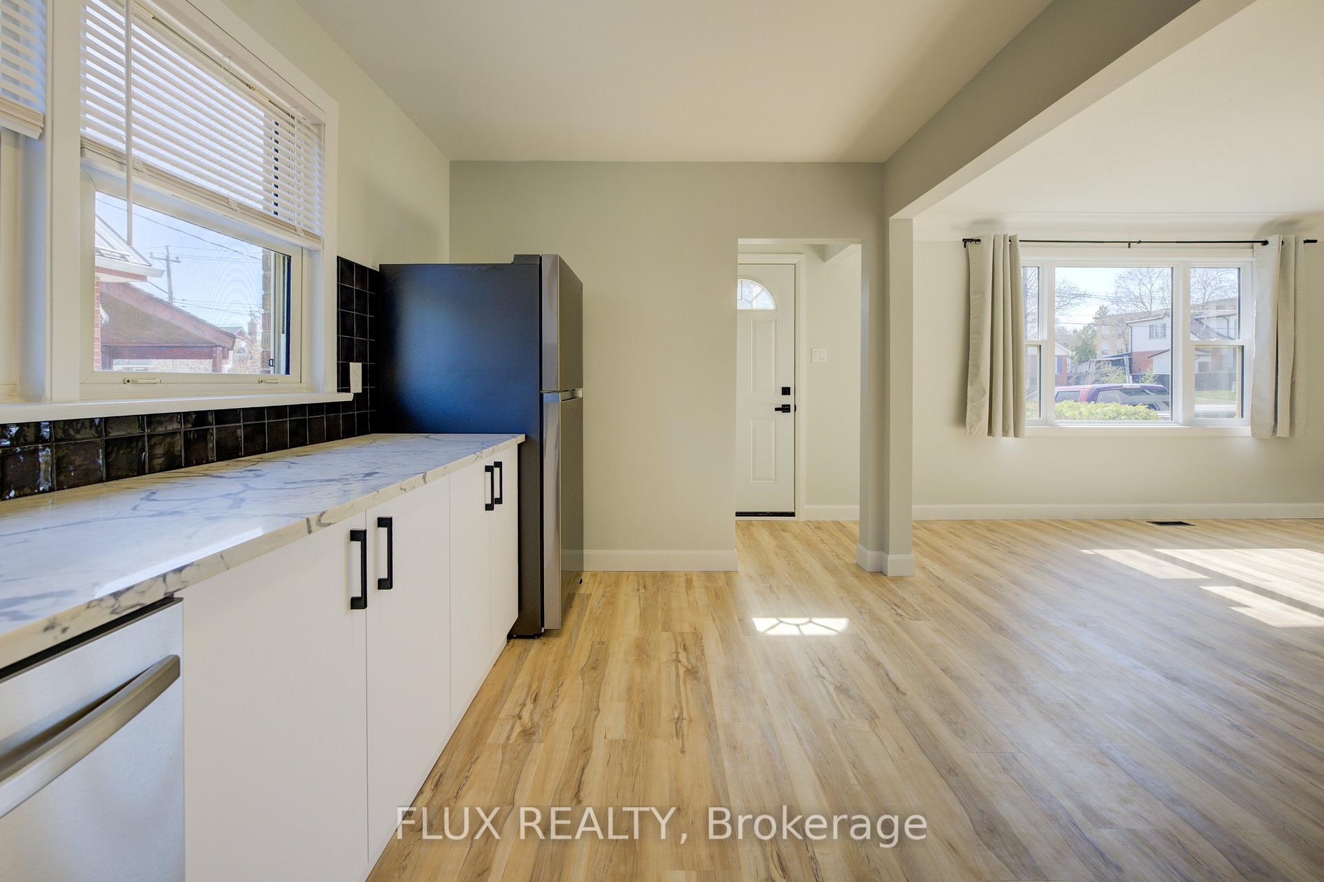 Photo 11 of 320 Highland Road E, Kitchener — HOMEH