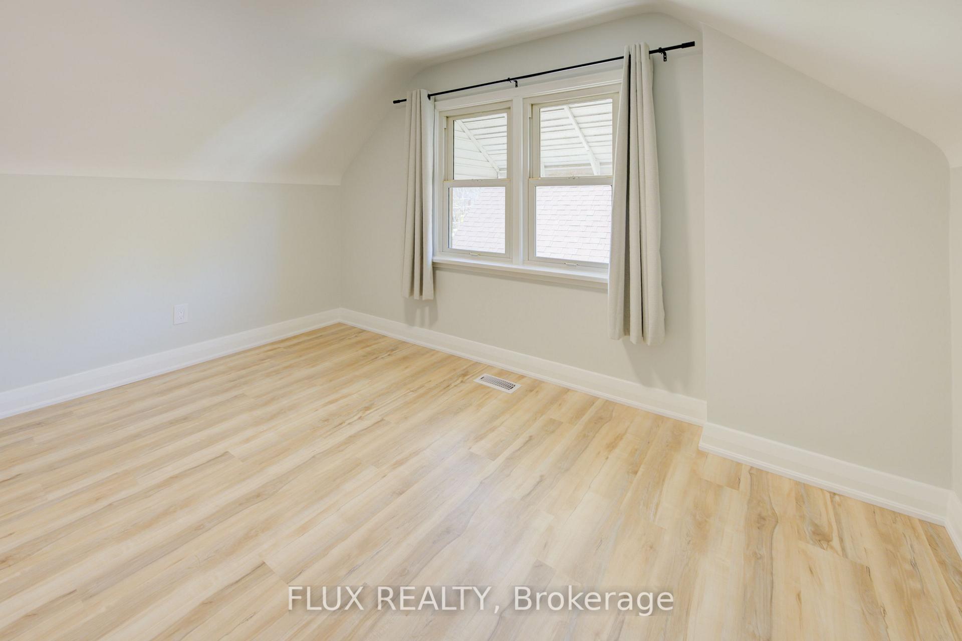 Photo 18 of 320 Highland Road E, Kitchener — HOMEH