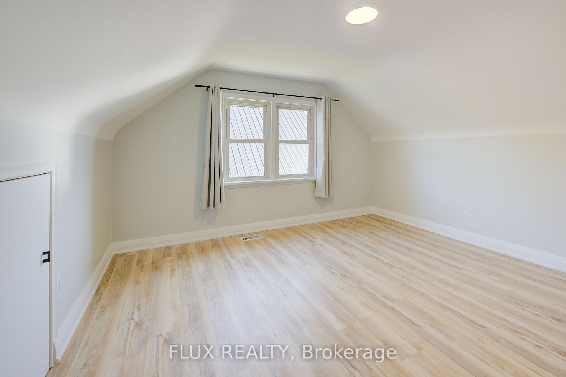 Photo 19 of 320 Highland Road E, Kitchener — HOMEH