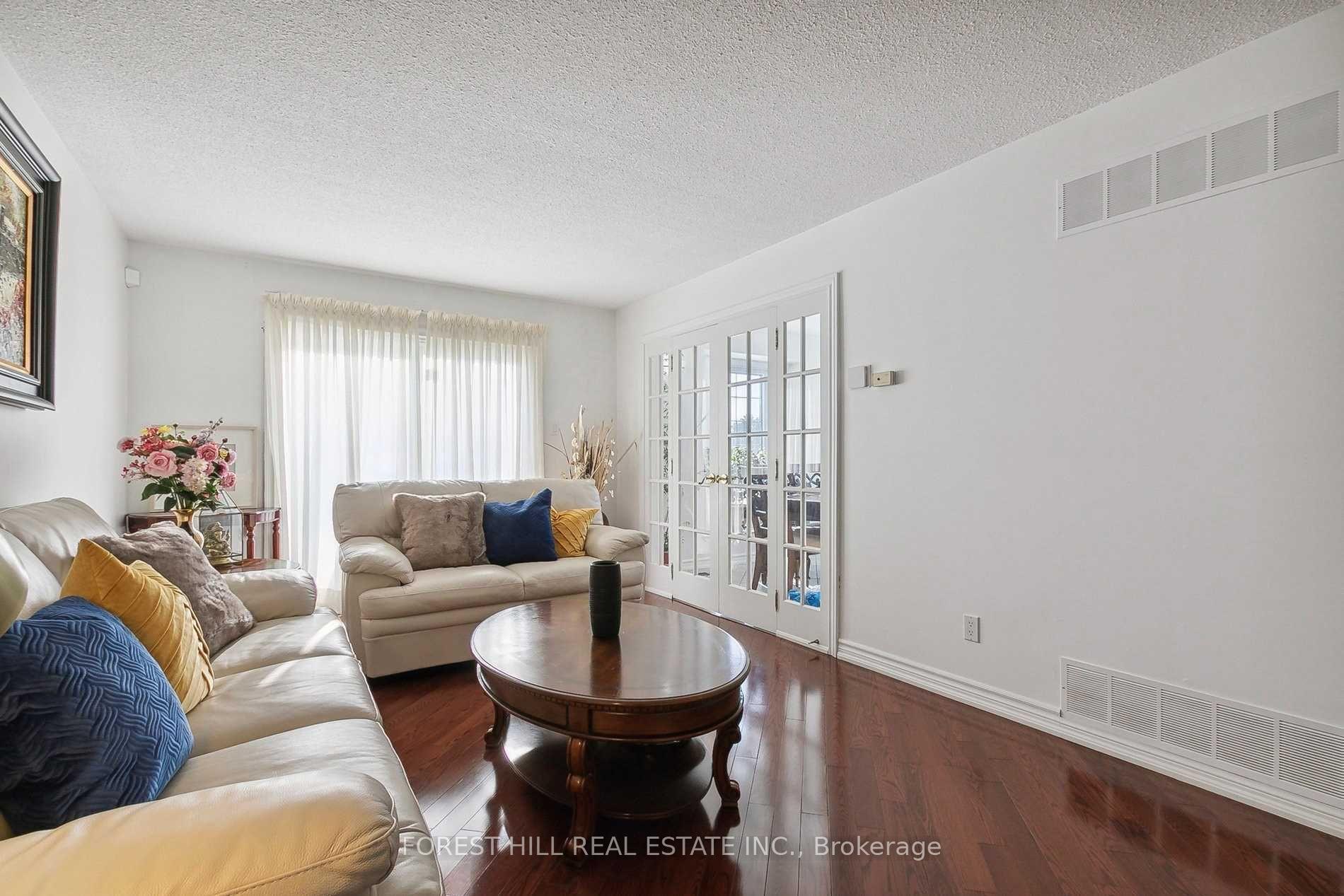 Photo 5 of 43 Carey Crescent, Markham, Milliken Mills West — HOMEH