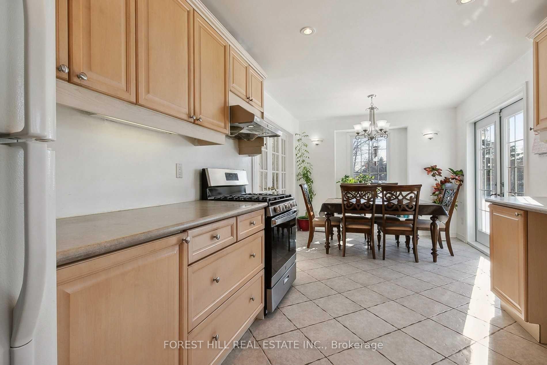 Photo 10 of 43 Carey Crescent, Markham, Milliken Mills West — HOMEH