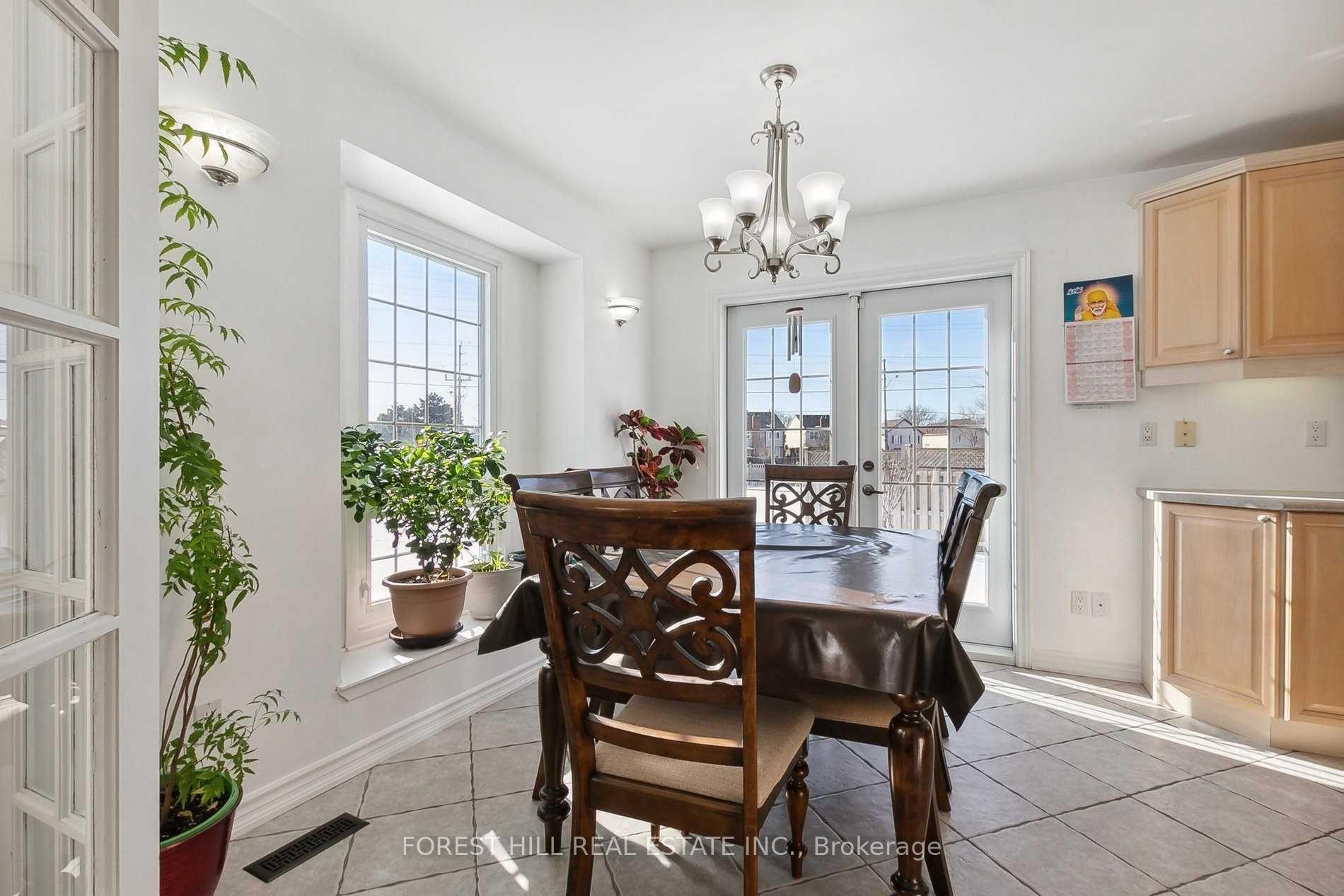 Photo 12 of 43 Carey Crescent, Markham, Milliken Mills West — HOMEH