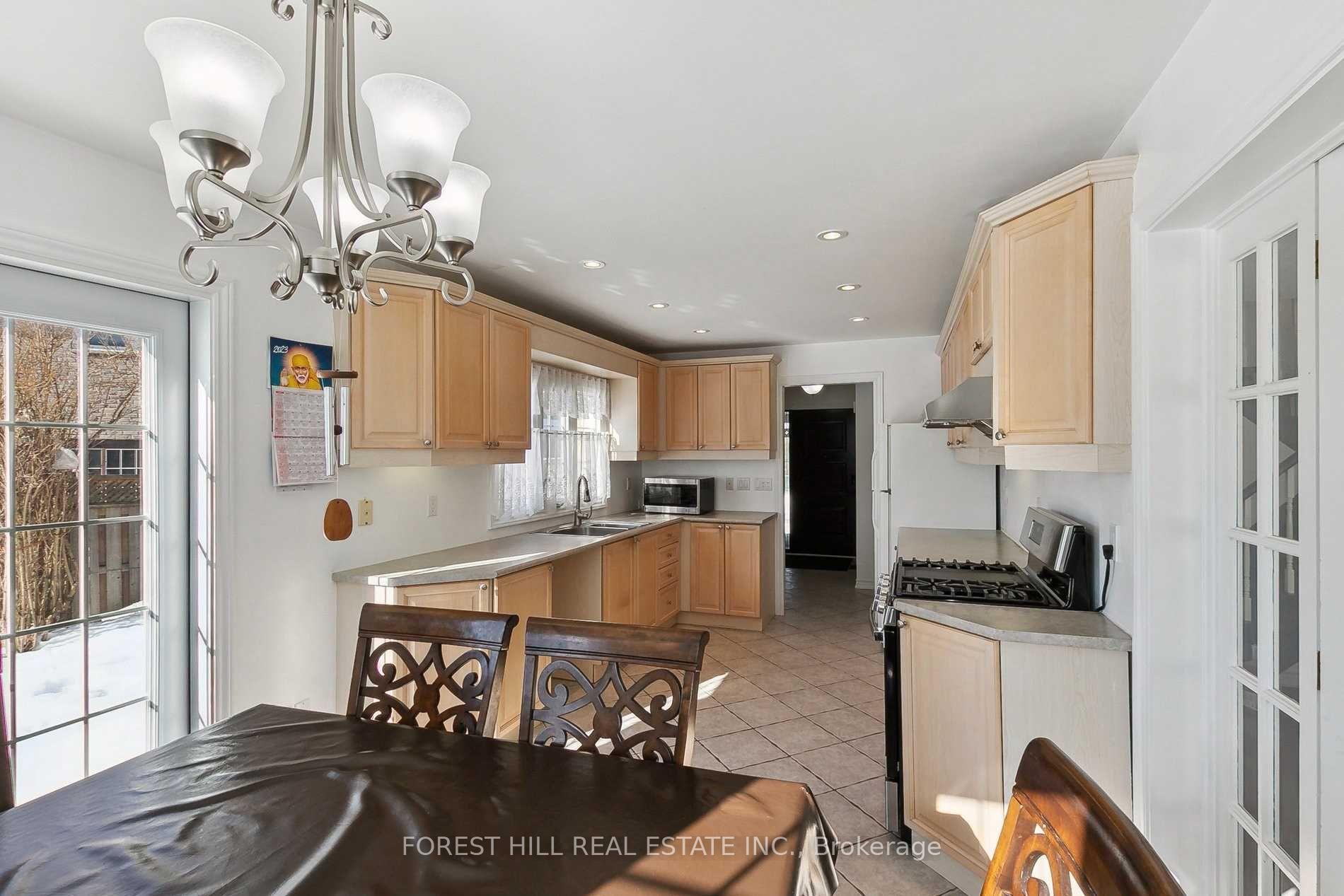 Photo 13 of 43 Carey Crescent, Markham, Milliken Mills West — HOMEH
