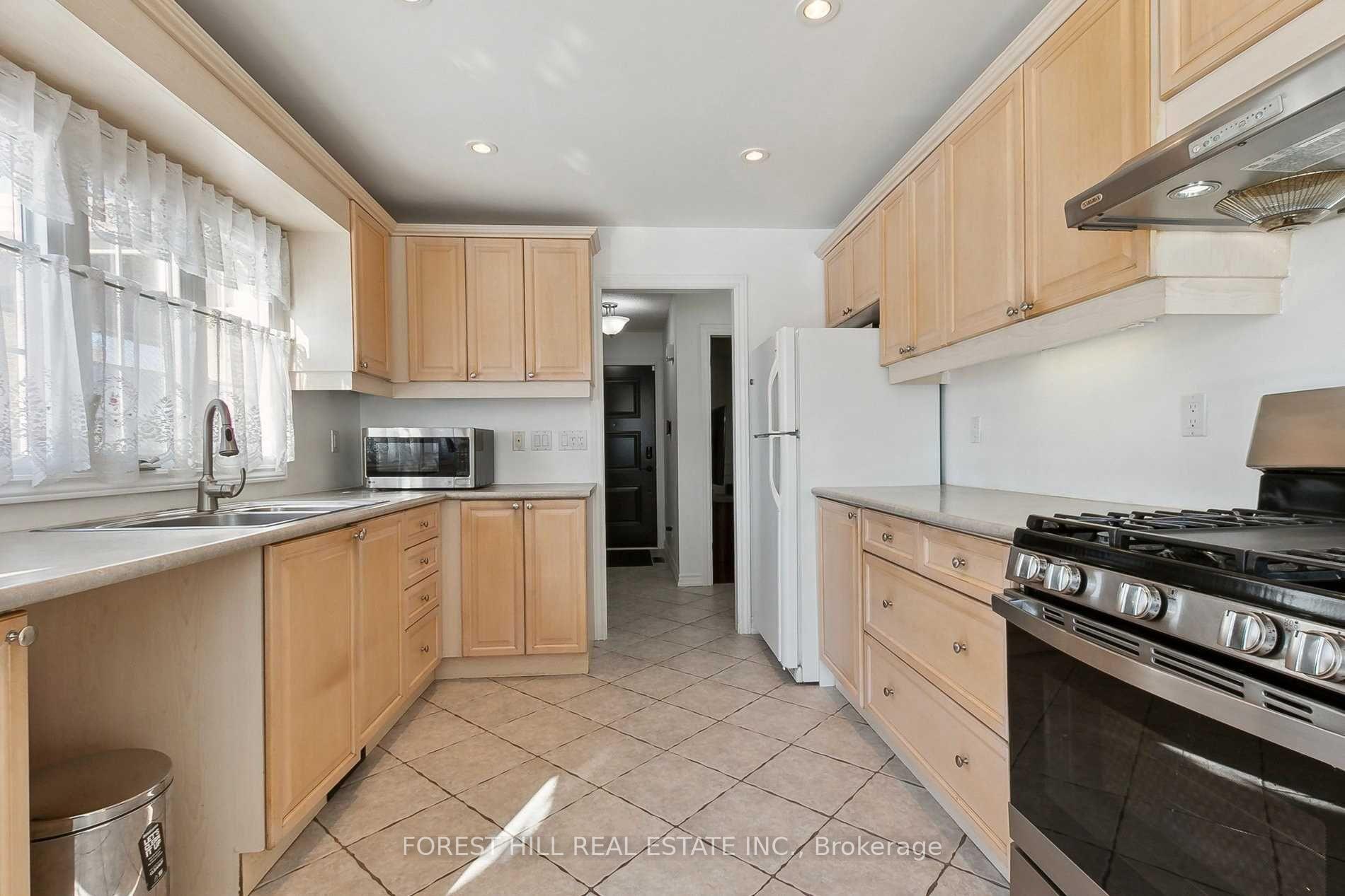 Photo 18 of 43 Carey Crescent, Markham, Milliken Mills West — HOMEH