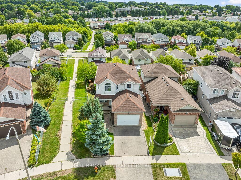 Photo 2 of 141 Hollyridge Crescent, Kitchener — HOMEH