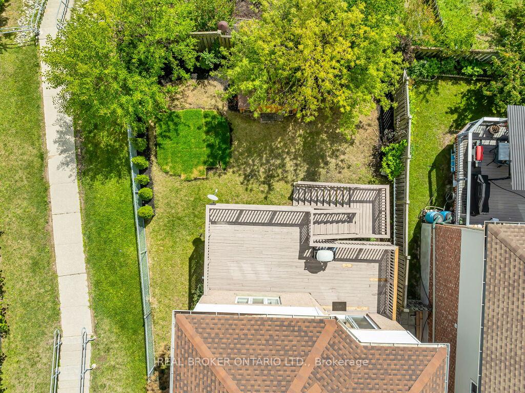 Photo 5 of 141 Hollyridge Crescent, Kitchener — HOMEH
