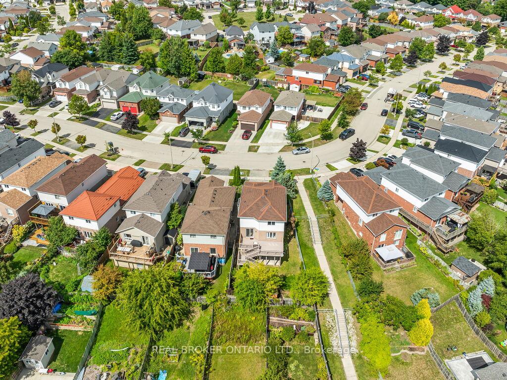 Photo 7 of 141 Hollyridge Crescent, Kitchener — HOMEH