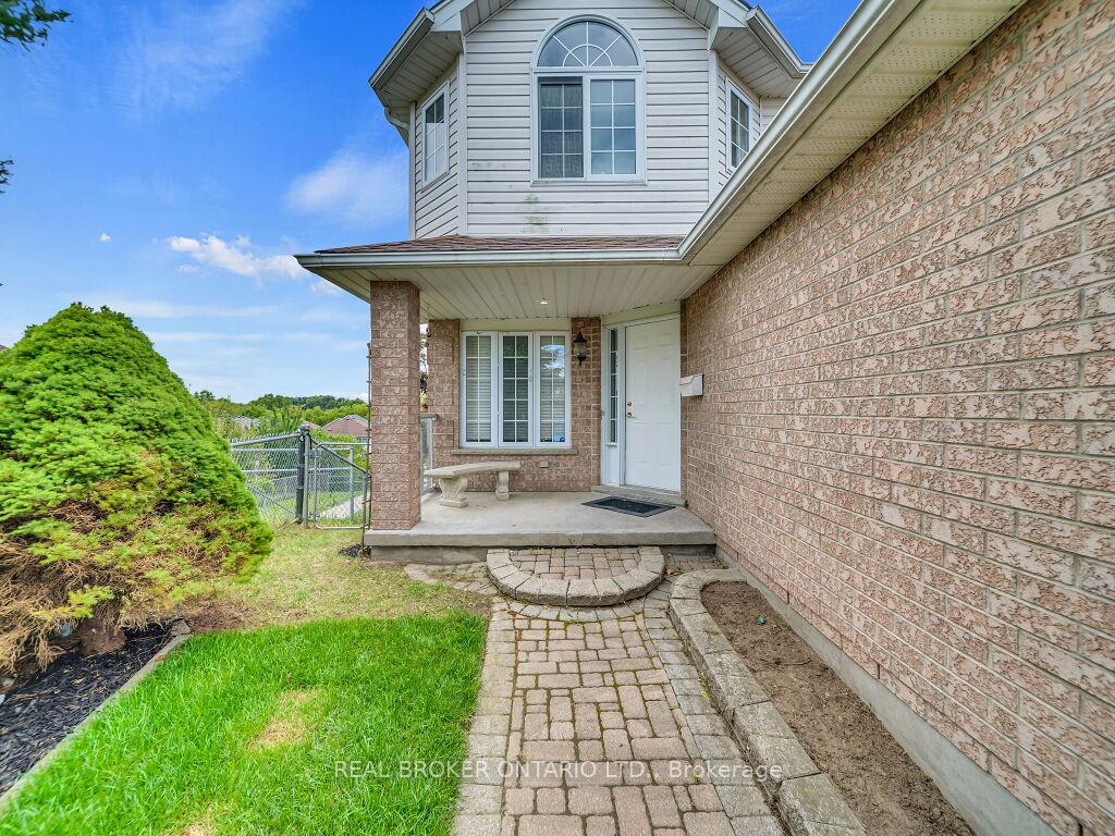 Photo 9 of 141 Hollyridge Crescent, Kitchener — HOMEH