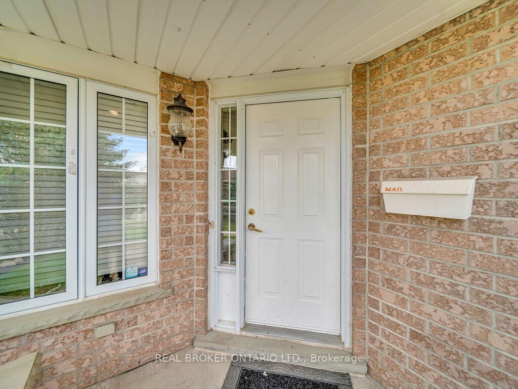 Photo 11 of 141 Hollyridge Crescent, Kitchener — HOMEH