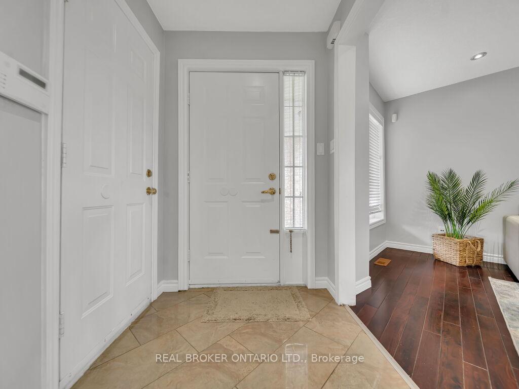Photo 13 of 141 Hollyridge Crescent, Kitchener — HOMEH