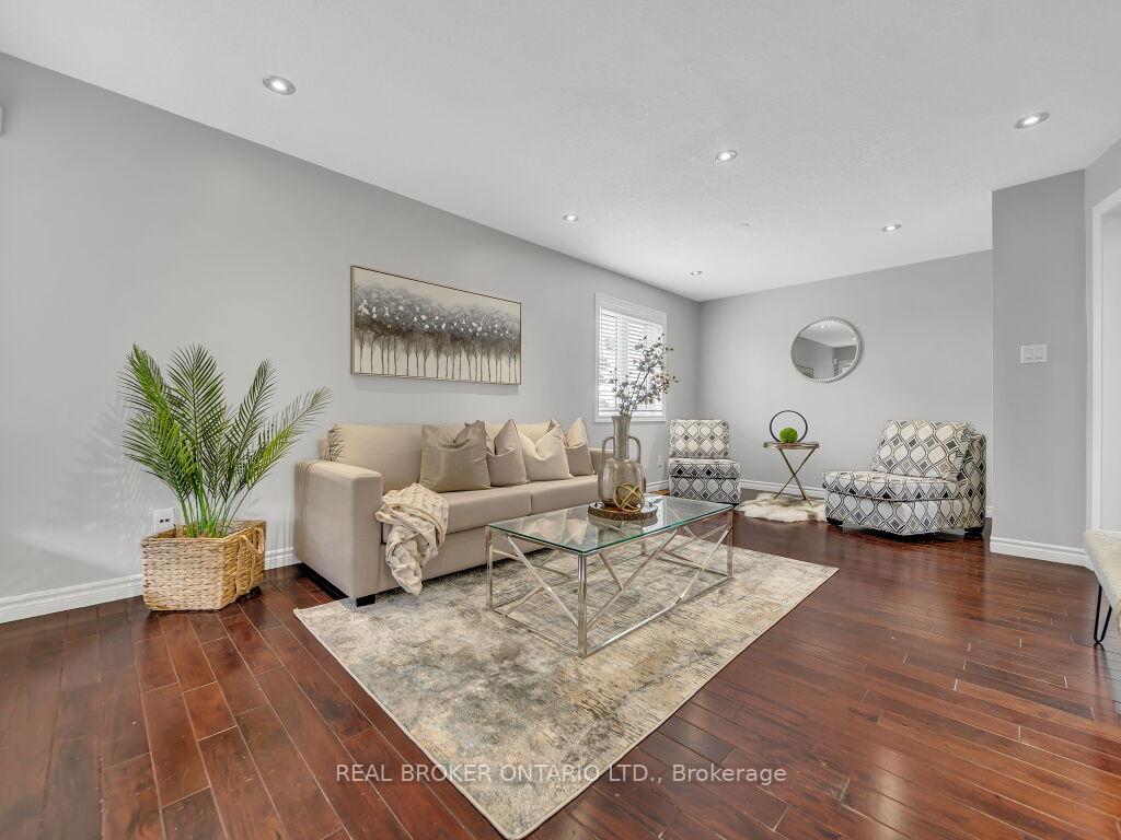 Photo 14 of 141 Hollyridge Crescent, Kitchener — HOMEH