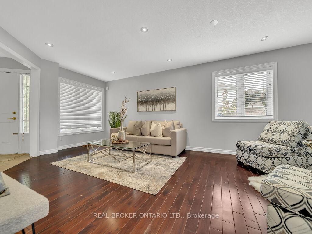 Photo 15 of 141 Hollyridge Crescent, Kitchener — HOMEH