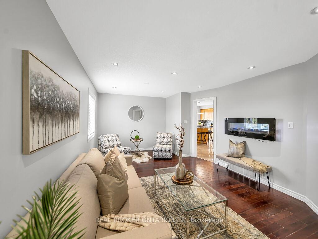 Photo 16 of 141 Hollyridge Crescent, Kitchener — HOMEH