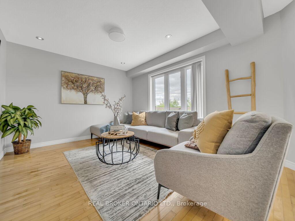 Photo 17 of 141 Hollyridge Crescent, Kitchener — HOMEH