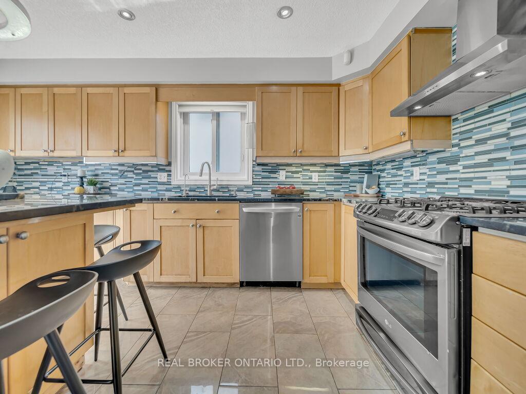 Photo 20 of 141 Hollyridge Crescent, Kitchener — HOMEH