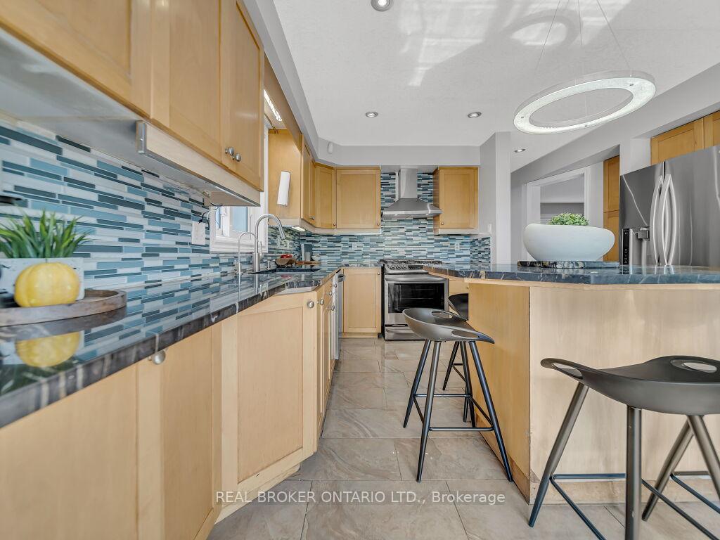 Photo 21 of 141 Hollyridge Crescent, Kitchener — HOMEH