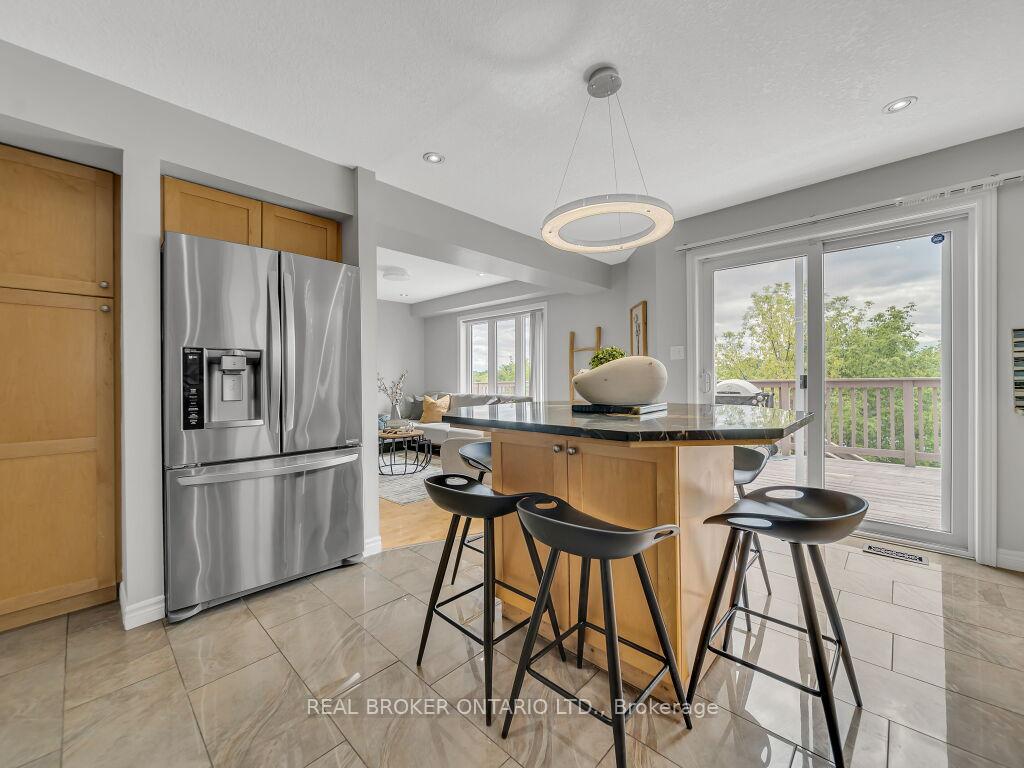 Photo 23 of 141 Hollyridge Crescent, Kitchener — HOMEH