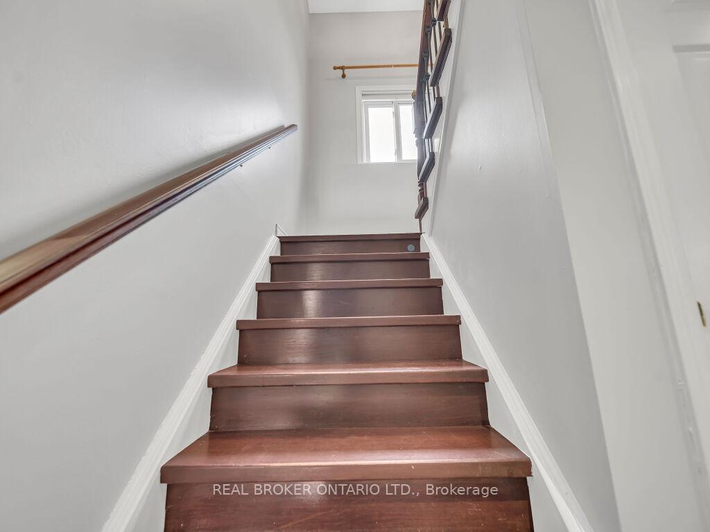 Photo 25 of 141 Hollyridge Crescent, Kitchener — HOMEH