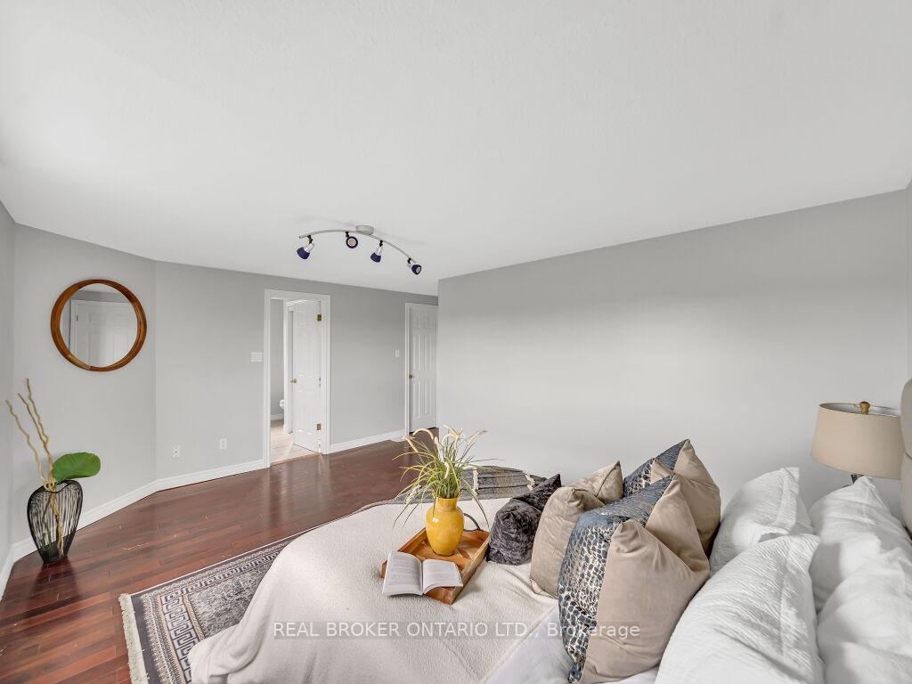 Photo 29 of 141 Hollyridge Crescent, Kitchener — HOMEH