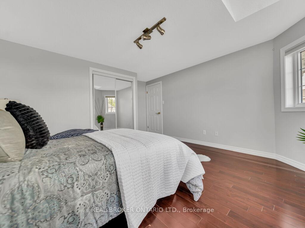 Photo 32 of 141 Hollyridge Crescent, Kitchener — HOMEH