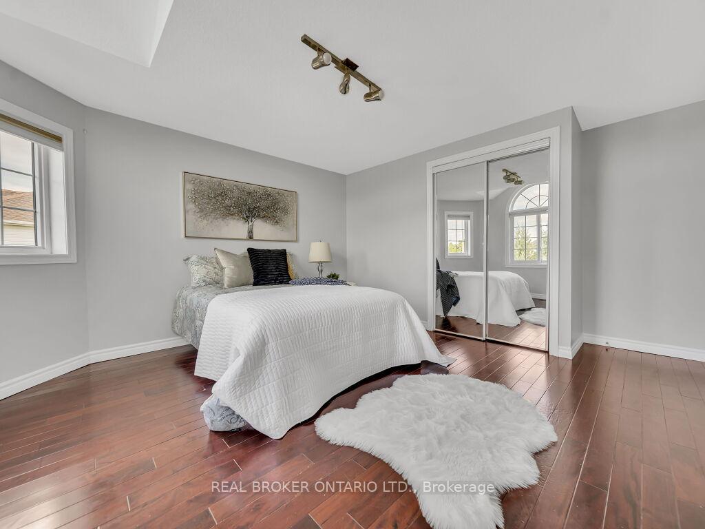 Photo 33 of 141 Hollyridge Crescent, Kitchener — HOMEH