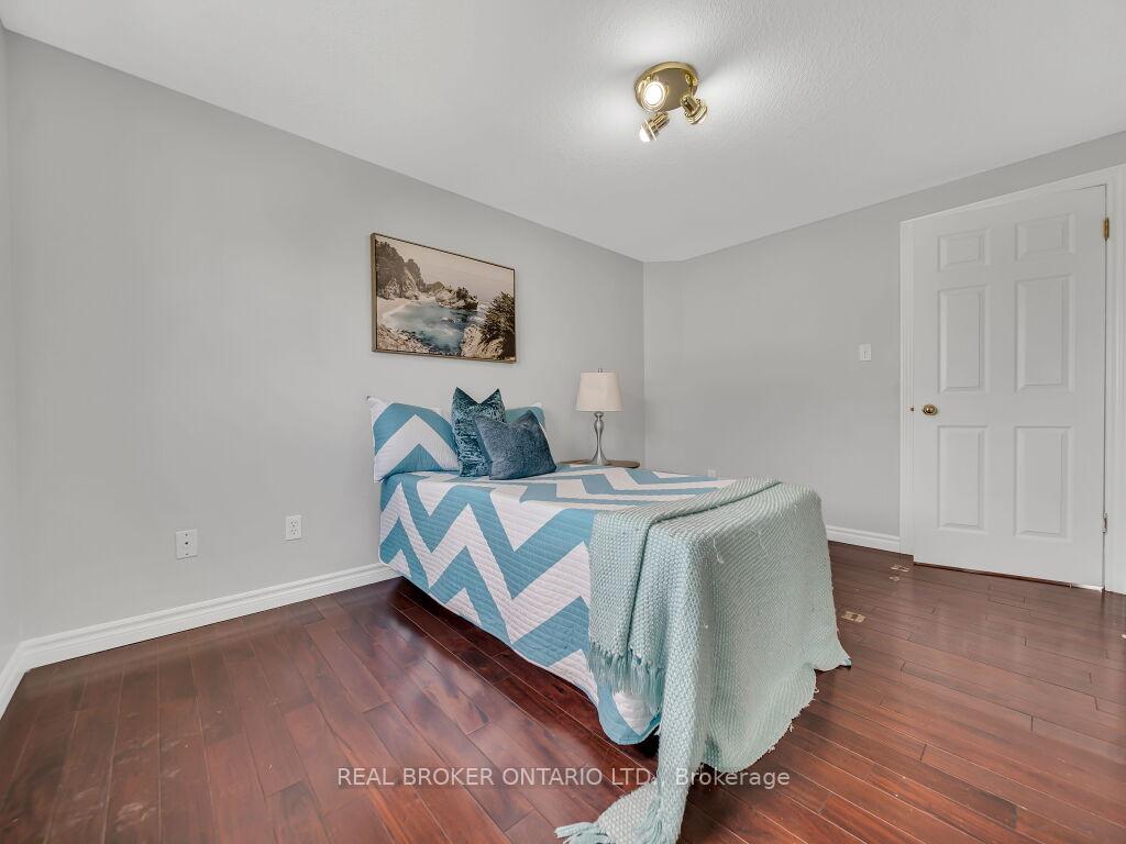 Photo 35 of 141 Hollyridge Crescent, Kitchener — HOMEH