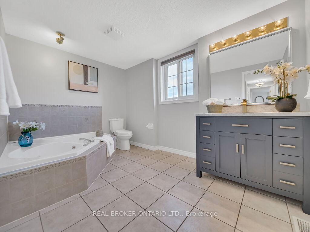 Photo 36 of 141 Hollyridge Crescent, Kitchener — HOMEH