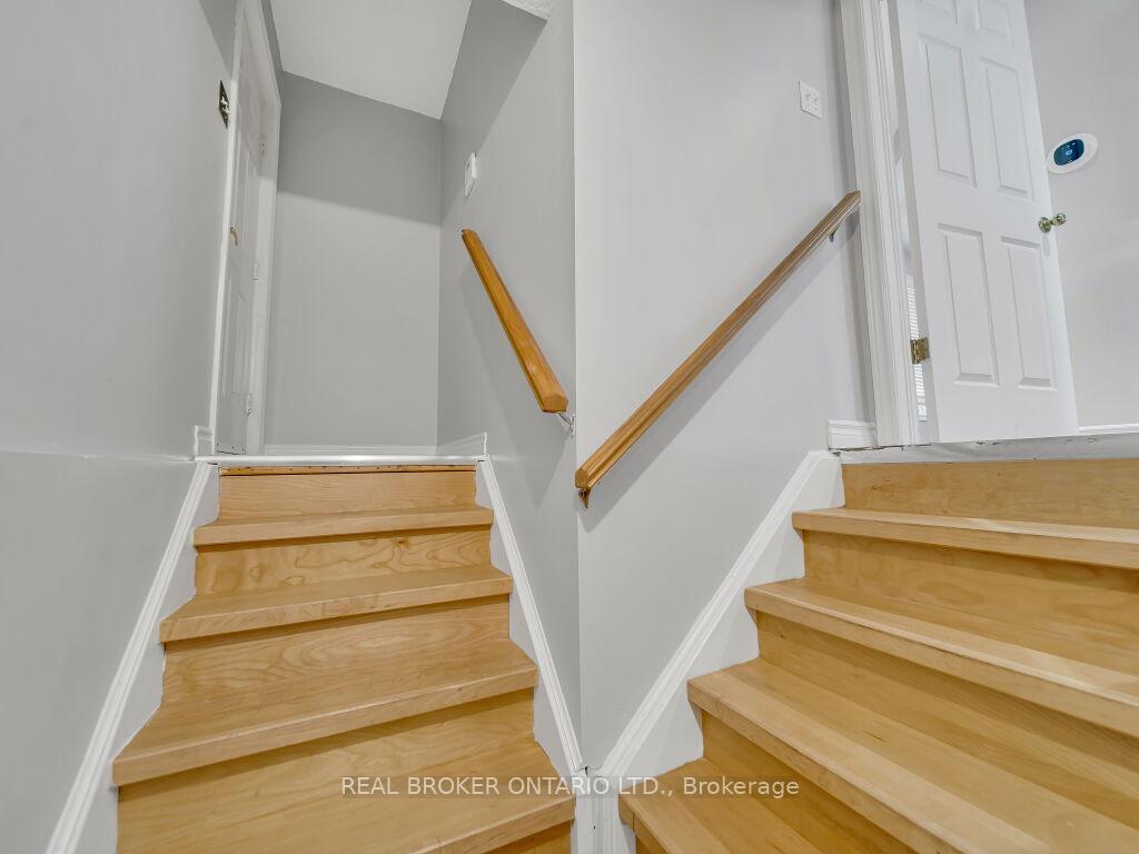 Photo 37 of 141 Hollyridge Crescent, Kitchener — HOMEH