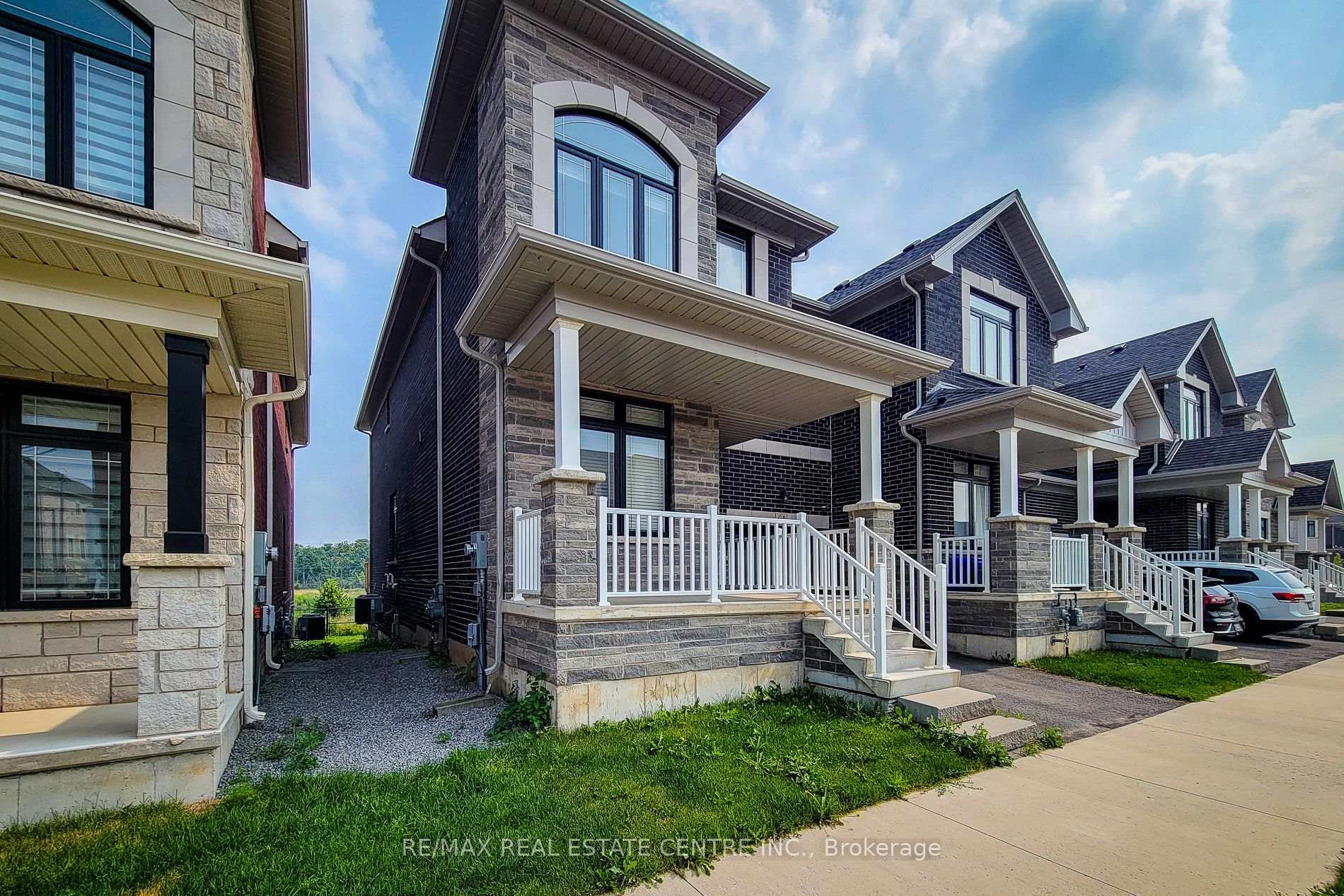Photo 2 of 64 Great Falls Boulevard, Hamilton, Waterdown — HOMEH