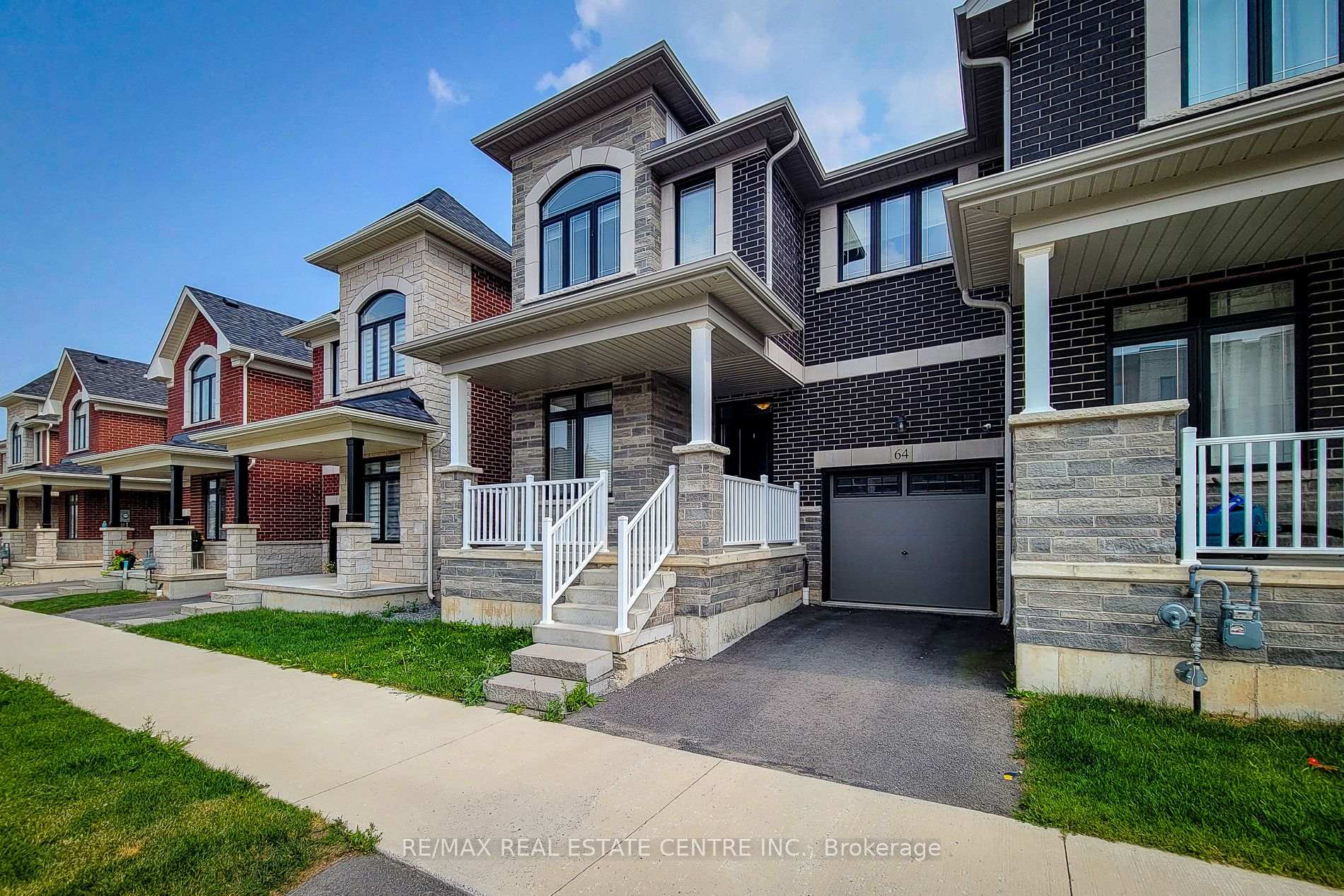 Photo 3 of 64 Great Falls Boulevard, Hamilton, Waterdown — HOMEH