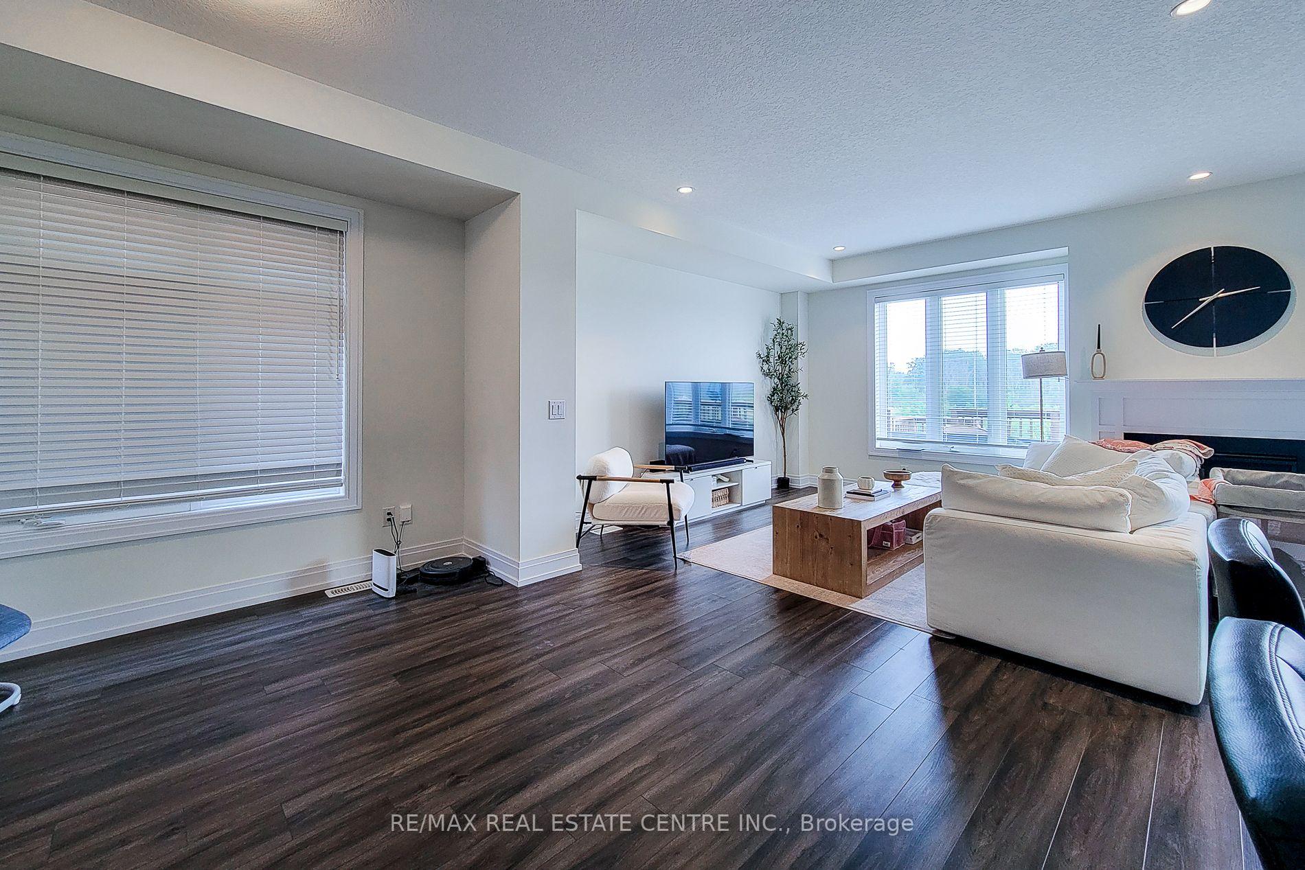 Photo 7 of 64 Great Falls Boulevard, Hamilton, Waterdown — HOMEH