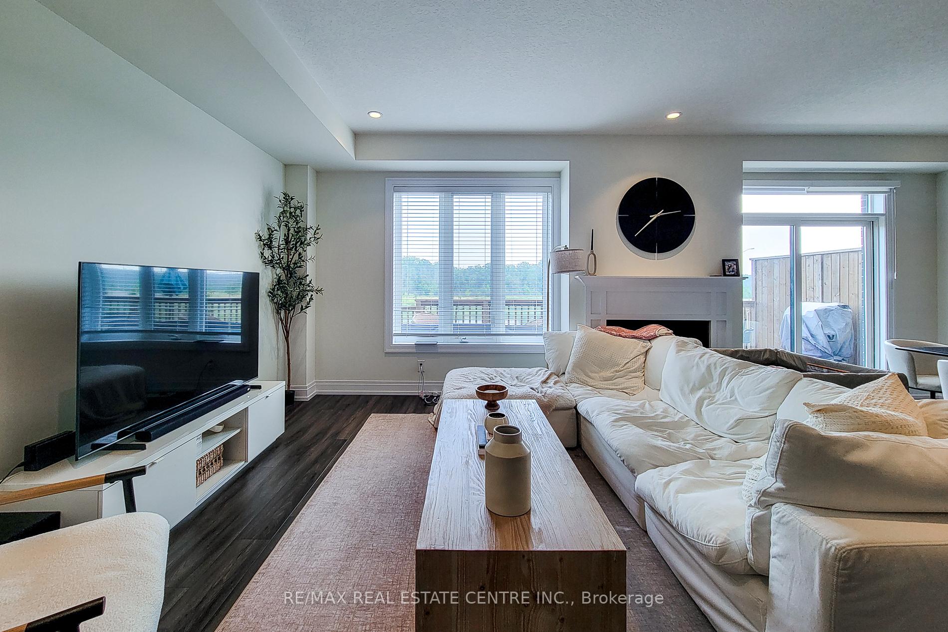 Photo 9 of 64 Great Falls Boulevard, Hamilton, Waterdown — HOMEH