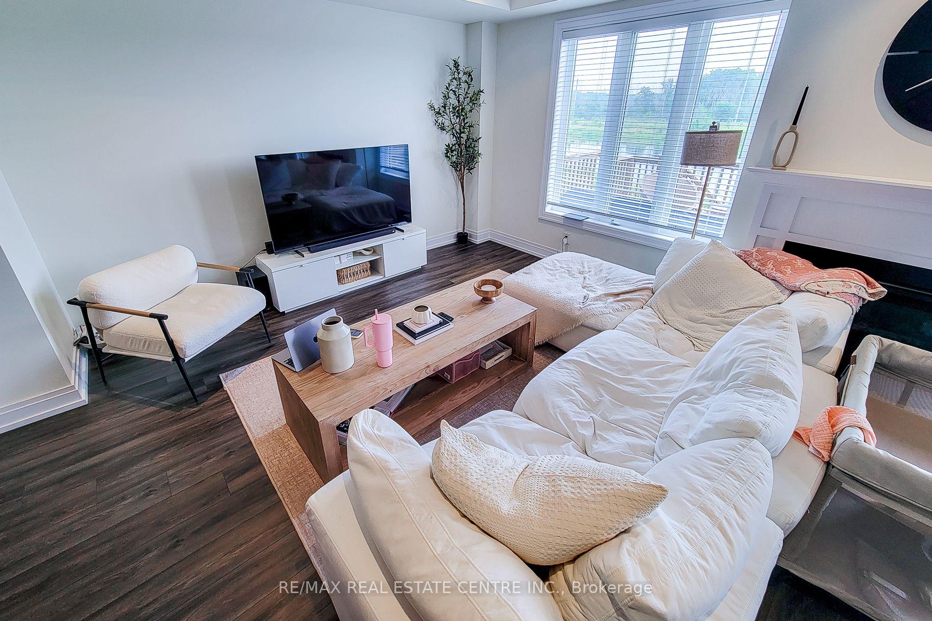 Photo 10 of 64 Great Falls Boulevard, Hamilton, Waterdown — HOMEH