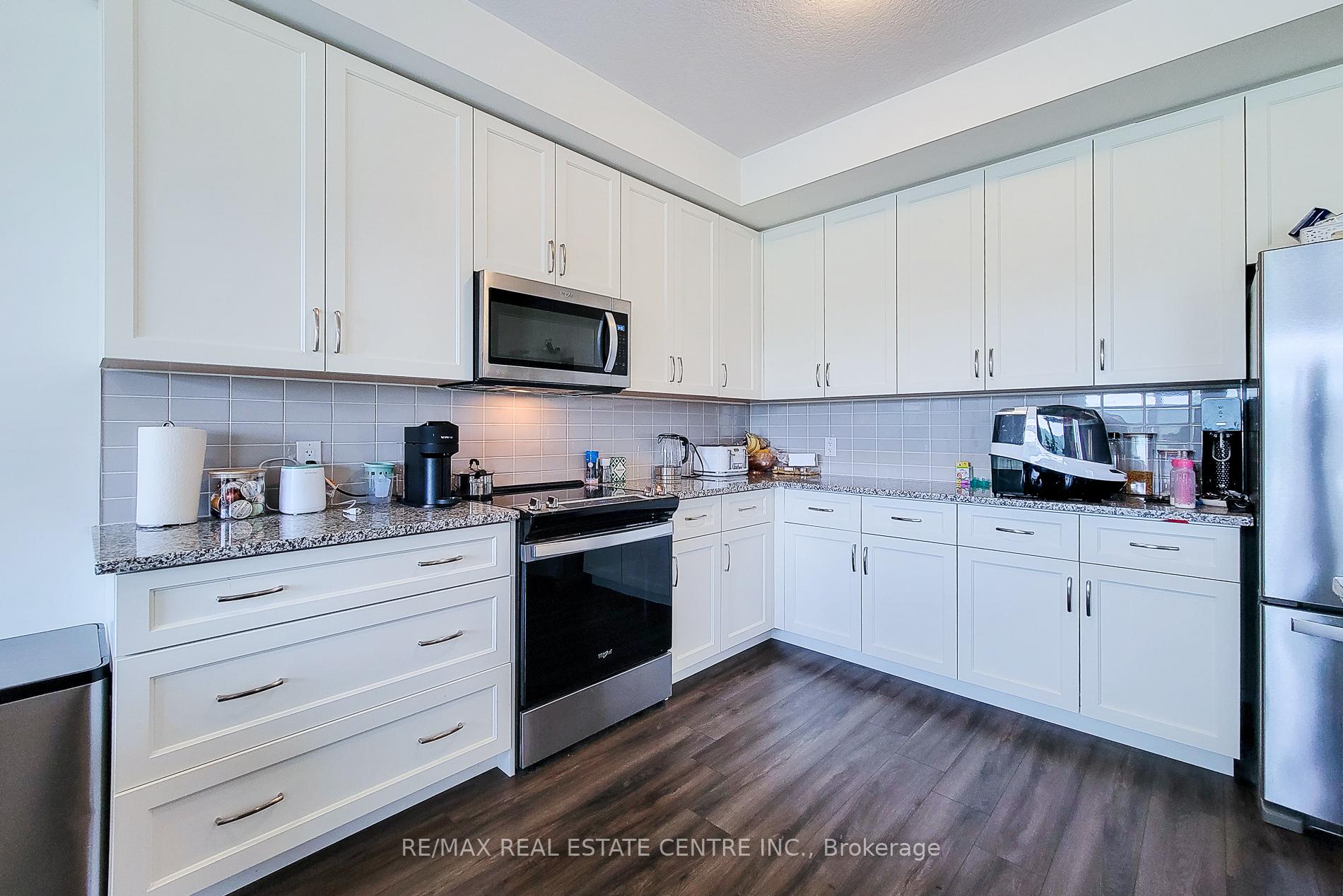Photo 14 of 64 Great Falls Boulevard, Hamilton, Waterdown — HOMEH